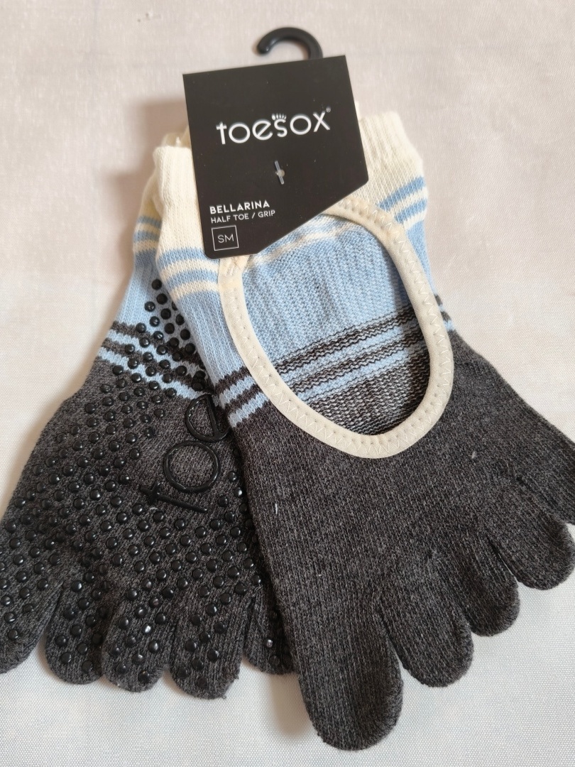 ถุงเท้าโยคะแบบแยกนิ้ว Toesox ส - Yoga Mat บทวิจารณ์และราคา